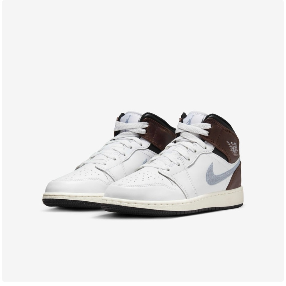 Kids Air Jordan 1 Mid SE Nike shoes in size 1.5Y